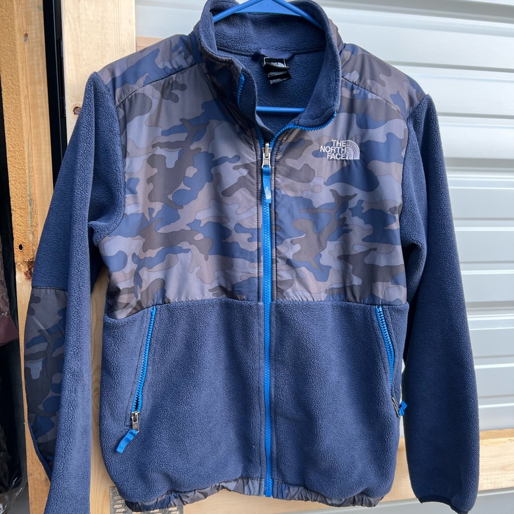 Boys Sz L 14/16 Blue & Camo North Face Sweater